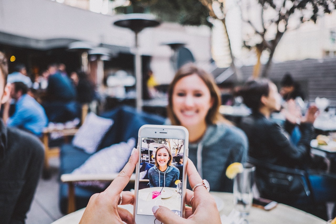 smartphone ruining date night